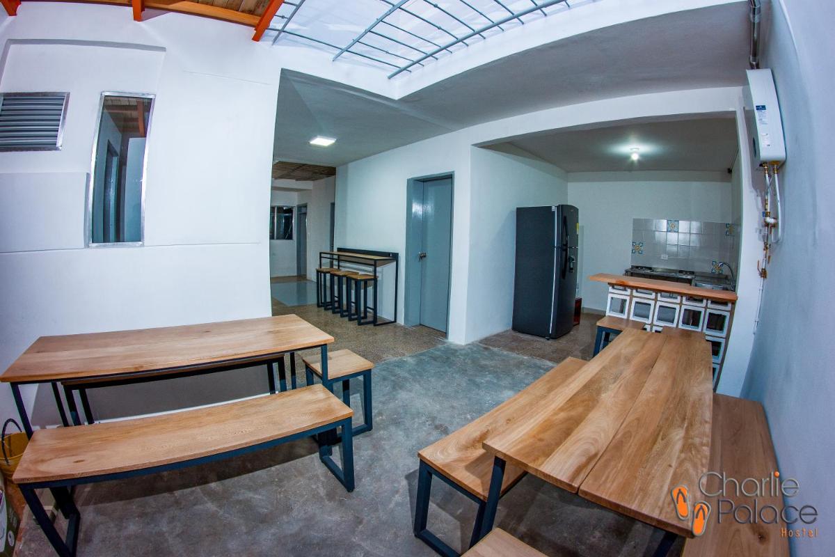 Charlie Palace Hostel - Housity