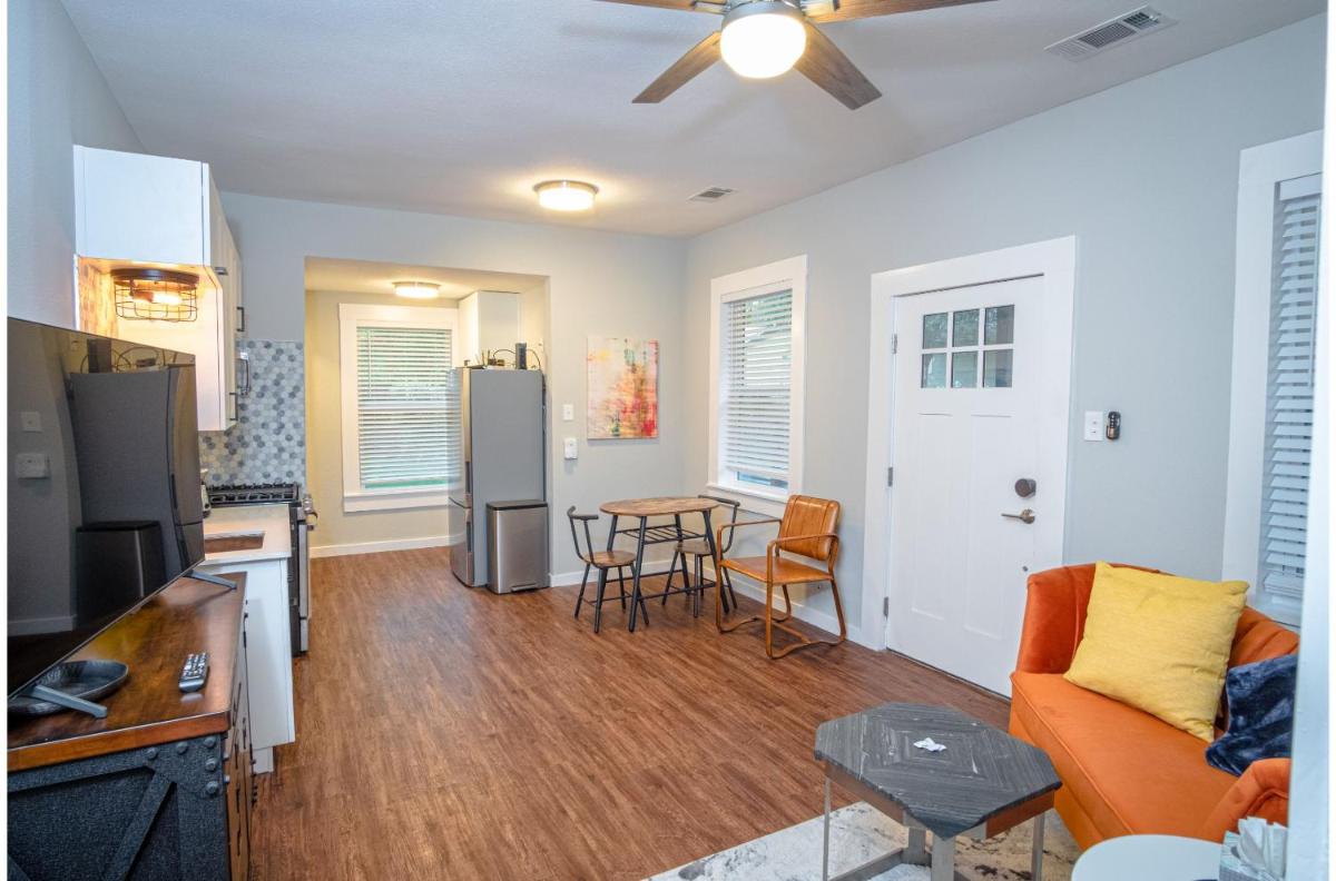 Remodeled Modern 1BR1BA Apt Near Downtown, 5min Pearl - Hizvo