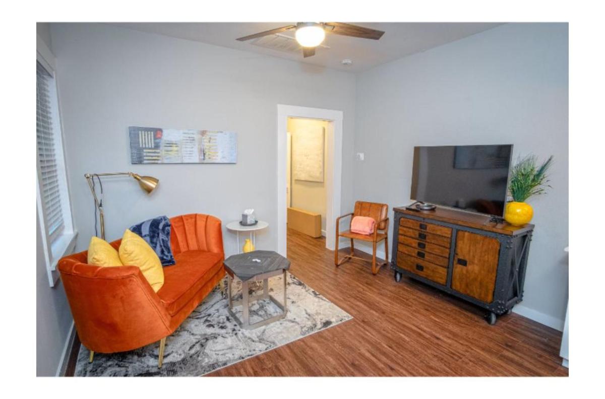 Remodeled Modern 1BR1BA Apt Near Downtown, 5min Pearl - Housity