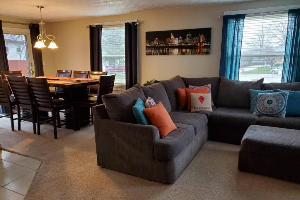 Cozy House on Cabernet - Housity