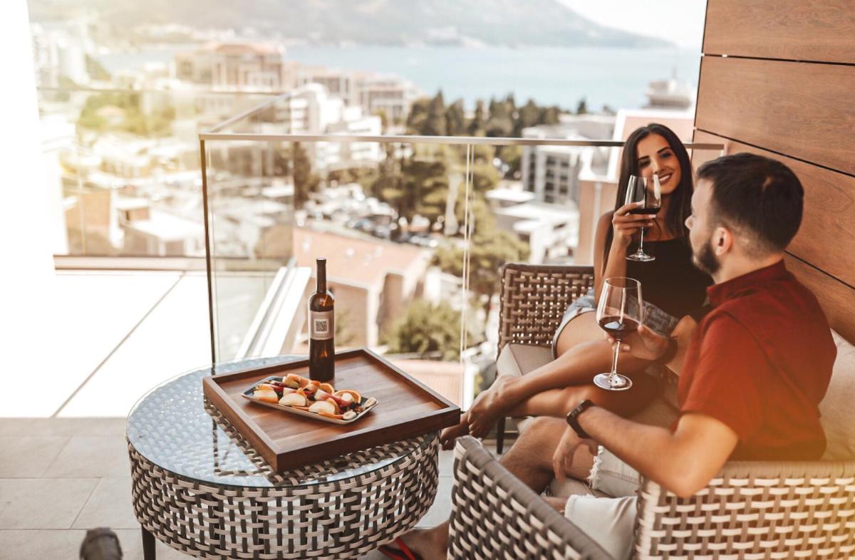 Hotel Lusso Mare by Aycon - Housity