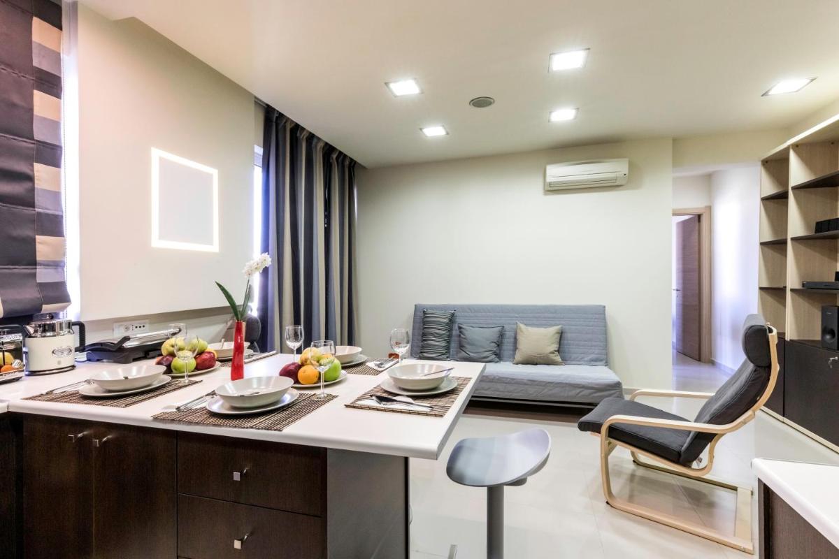 Rhodes Central Suite - Housity