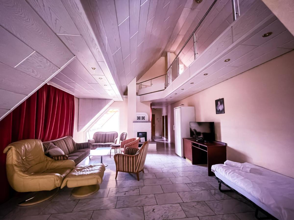 Hotel Altbacher Hof - Housity