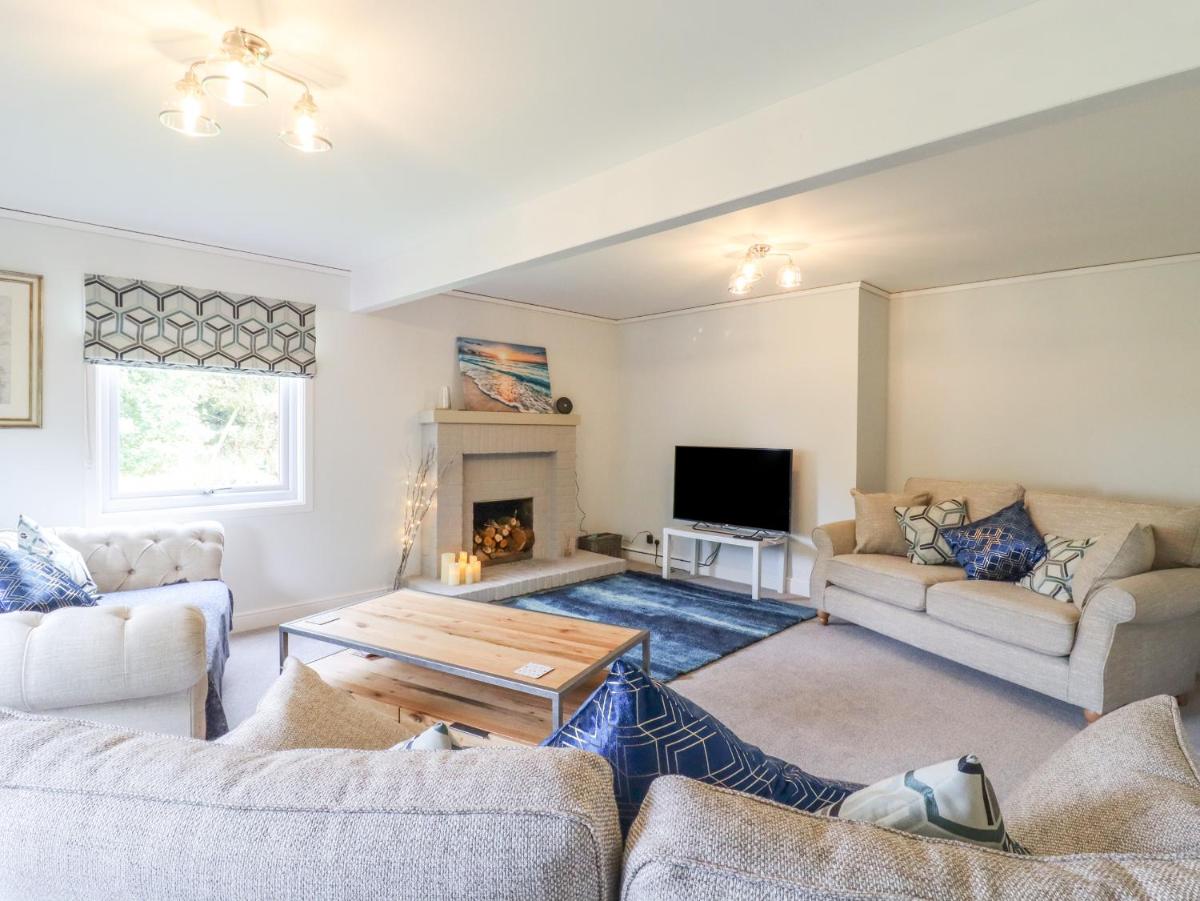 The Pool House - Housity