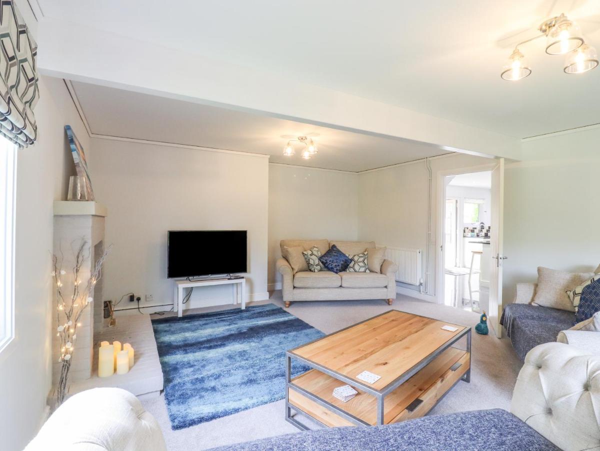 The Pool House - Housity