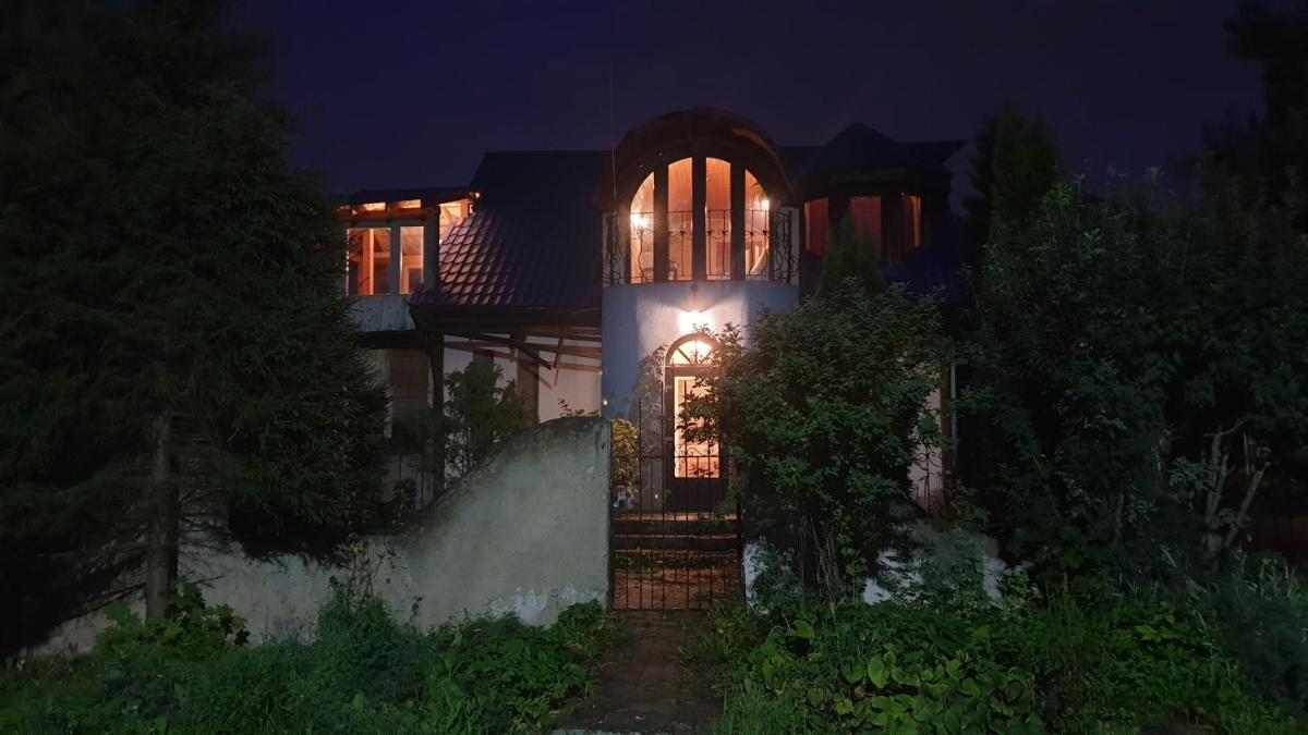 Skazochnyi dom vladychino - Housity