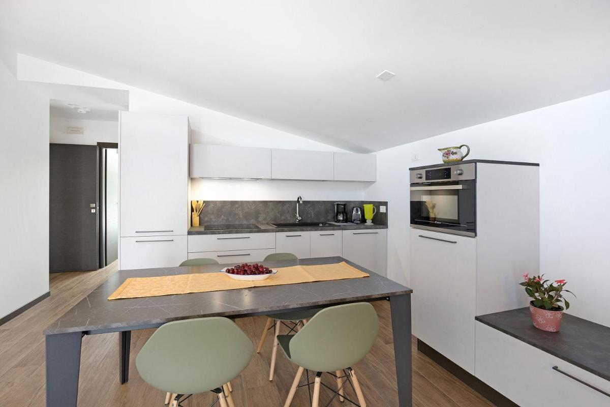 Villa Donne del Lago Ele - Housity