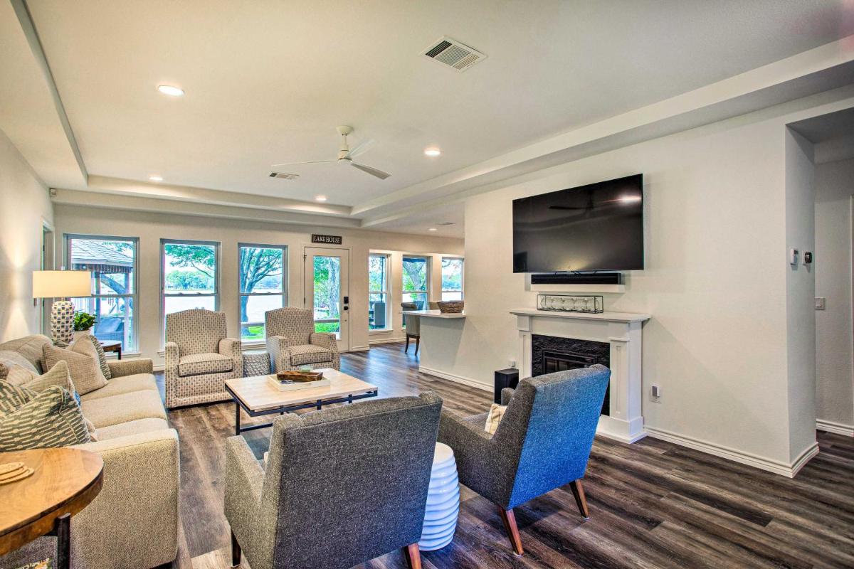 Cedar Creek Lakefront Home, Game Room and Dock! - Housity