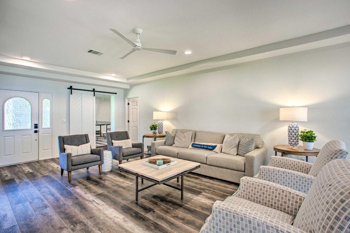 Cedar Creek Lakefront Home, Game Room and Dock! - Housity