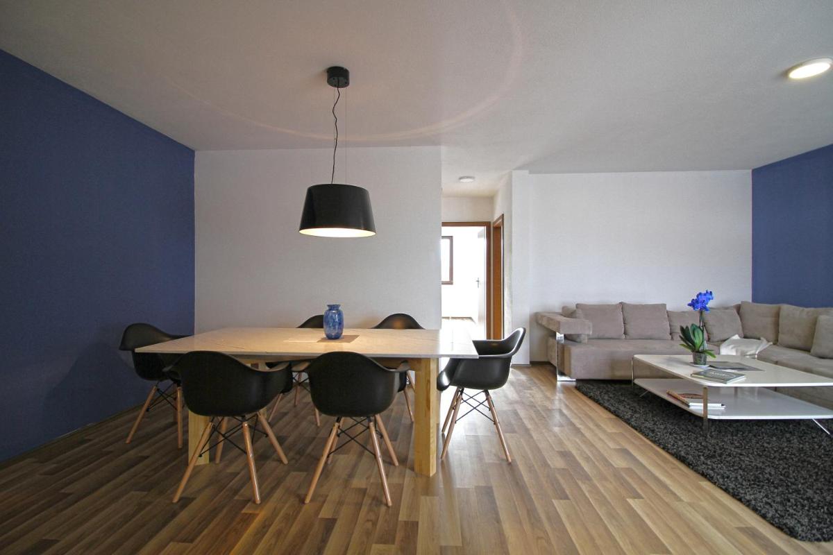 Blue apartment over Prizren roofs - Housity