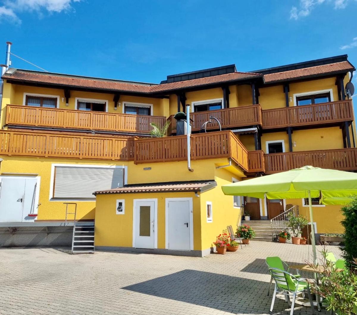 Bäckerei & Pension Seegerer - Housity