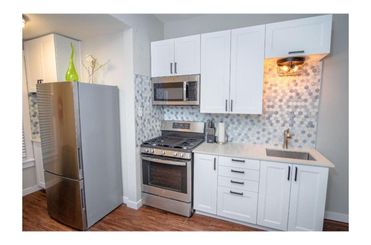 Remodeled Modern 1BR1BA Apt Near Downtown, 5min Pearl - Housity