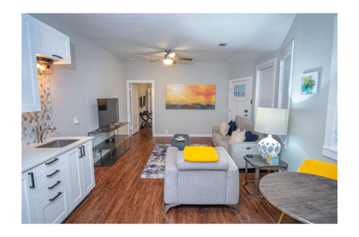 Remodeled Modern 1BR1BA Apt Near Downtown, 5min Pearl - Housity