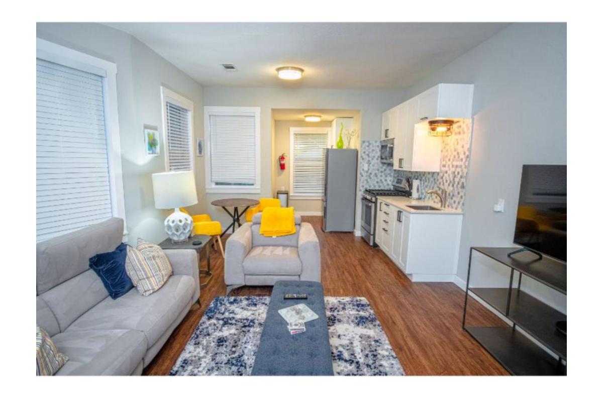 Remodeled Modern 1BR1BA Apt Near Downtown, 5min Pearl - Housity