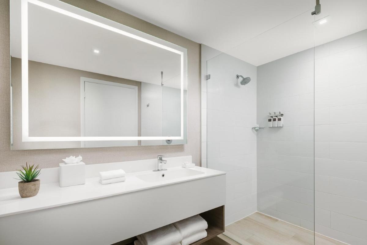 The Altair Bay Harbor Hotel - Housity