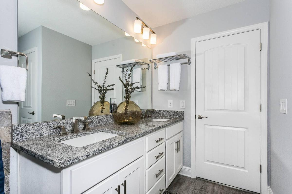 3138 Laurel Drive - Housity
