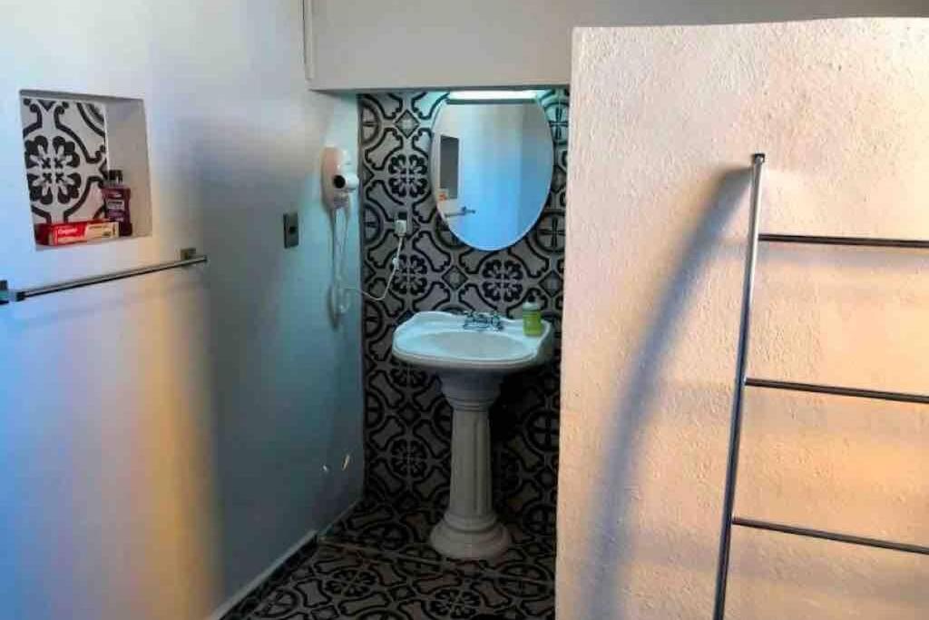 Casa El Flamboyán dentro de la ciudad amurallada - Housity