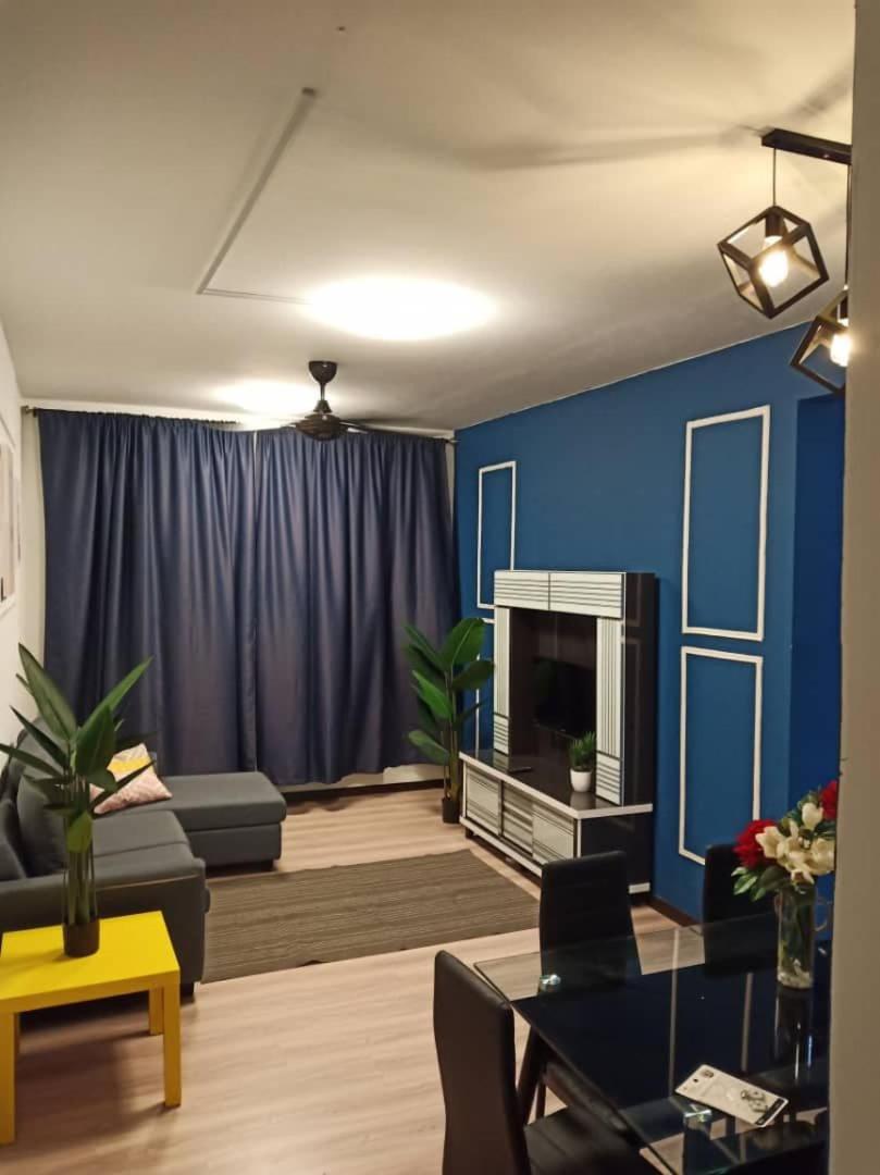Casa Humaira Pantai Batu Buruk - Housity
