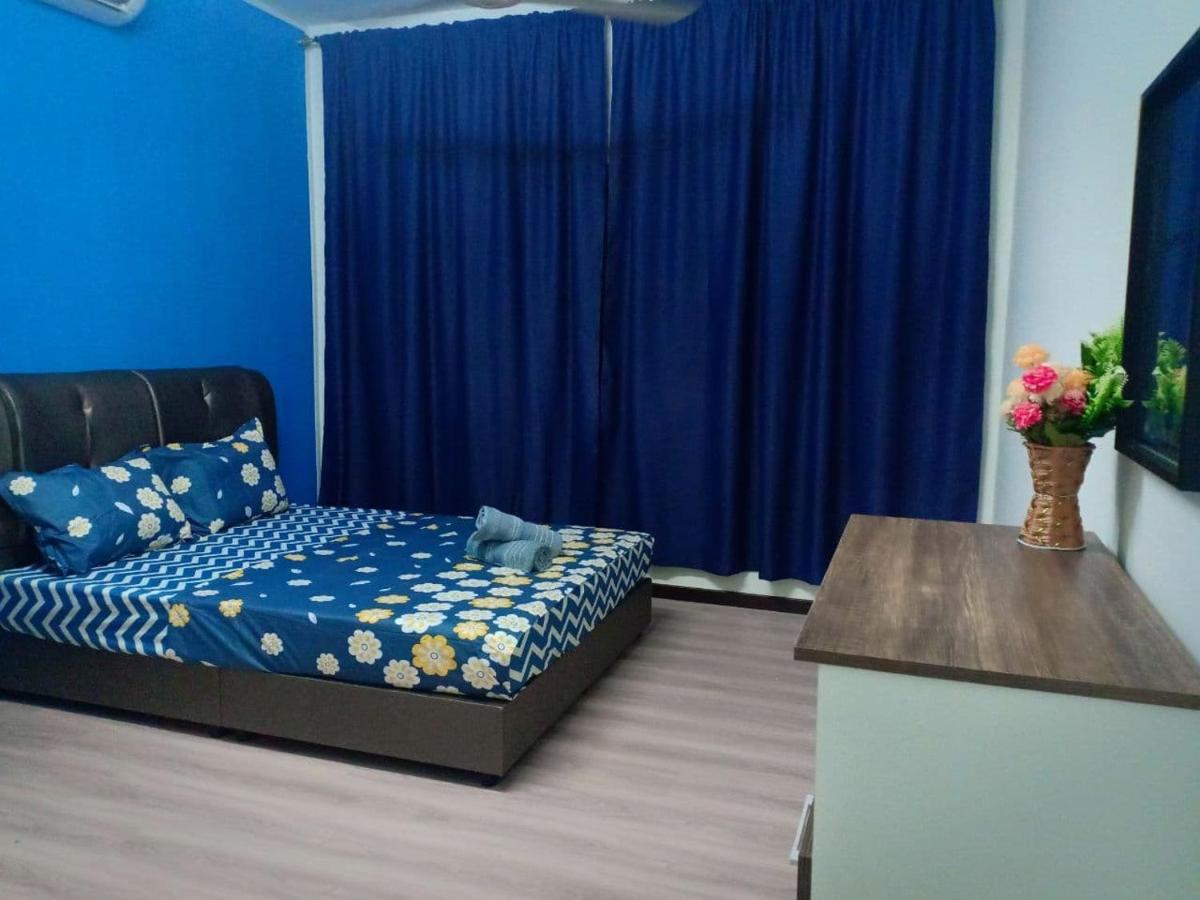 Casa Humaira Pantai Batu Buruk - Housity