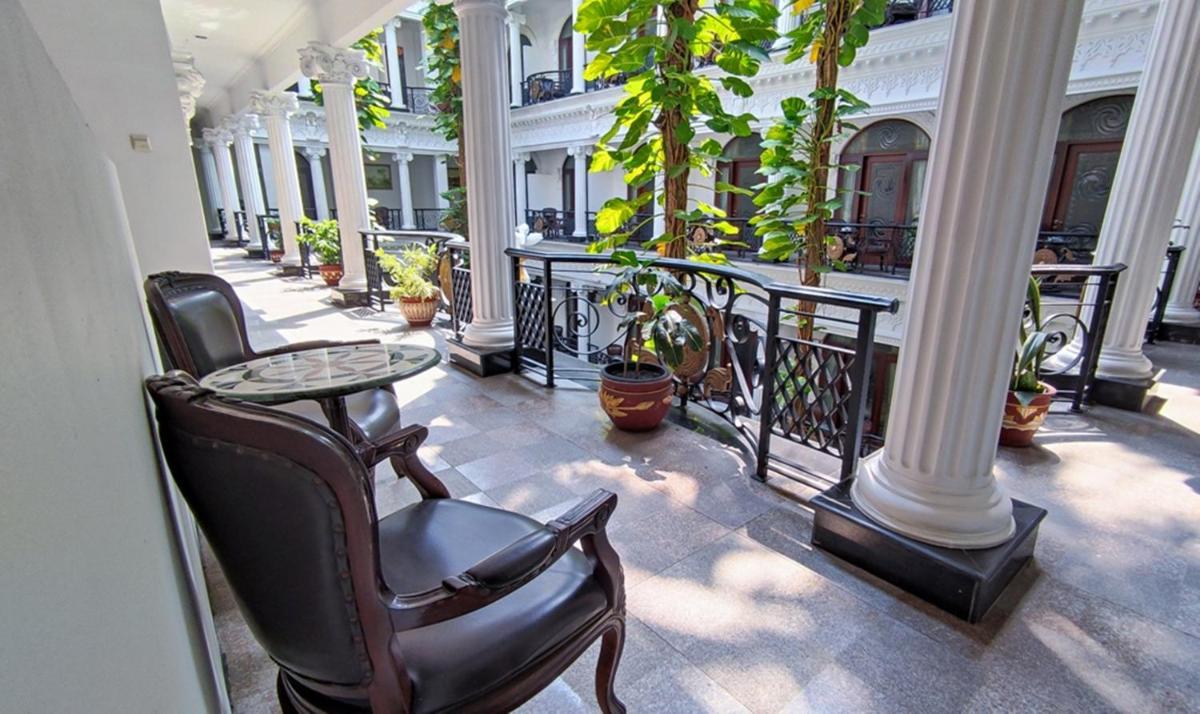 Suitetrails - The Grand Palace Hotel Malang