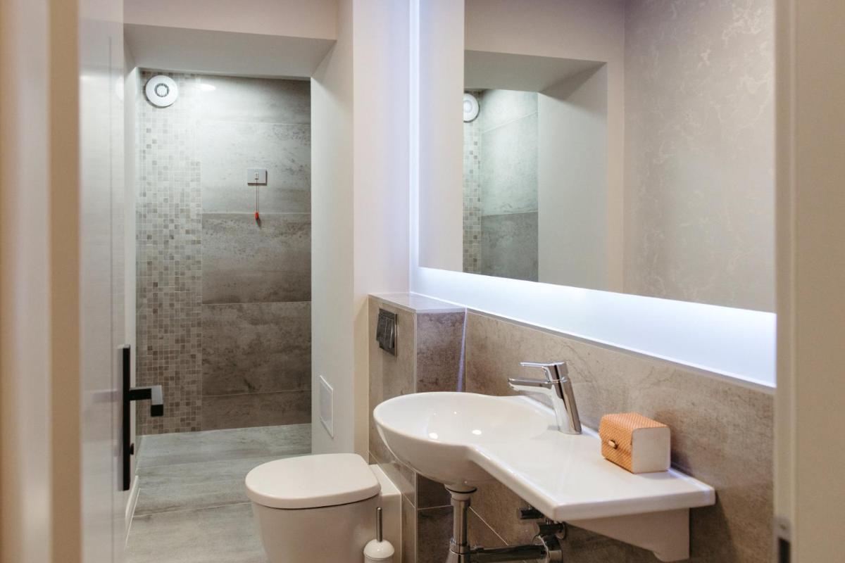 Pensiunea Iristar - Housity