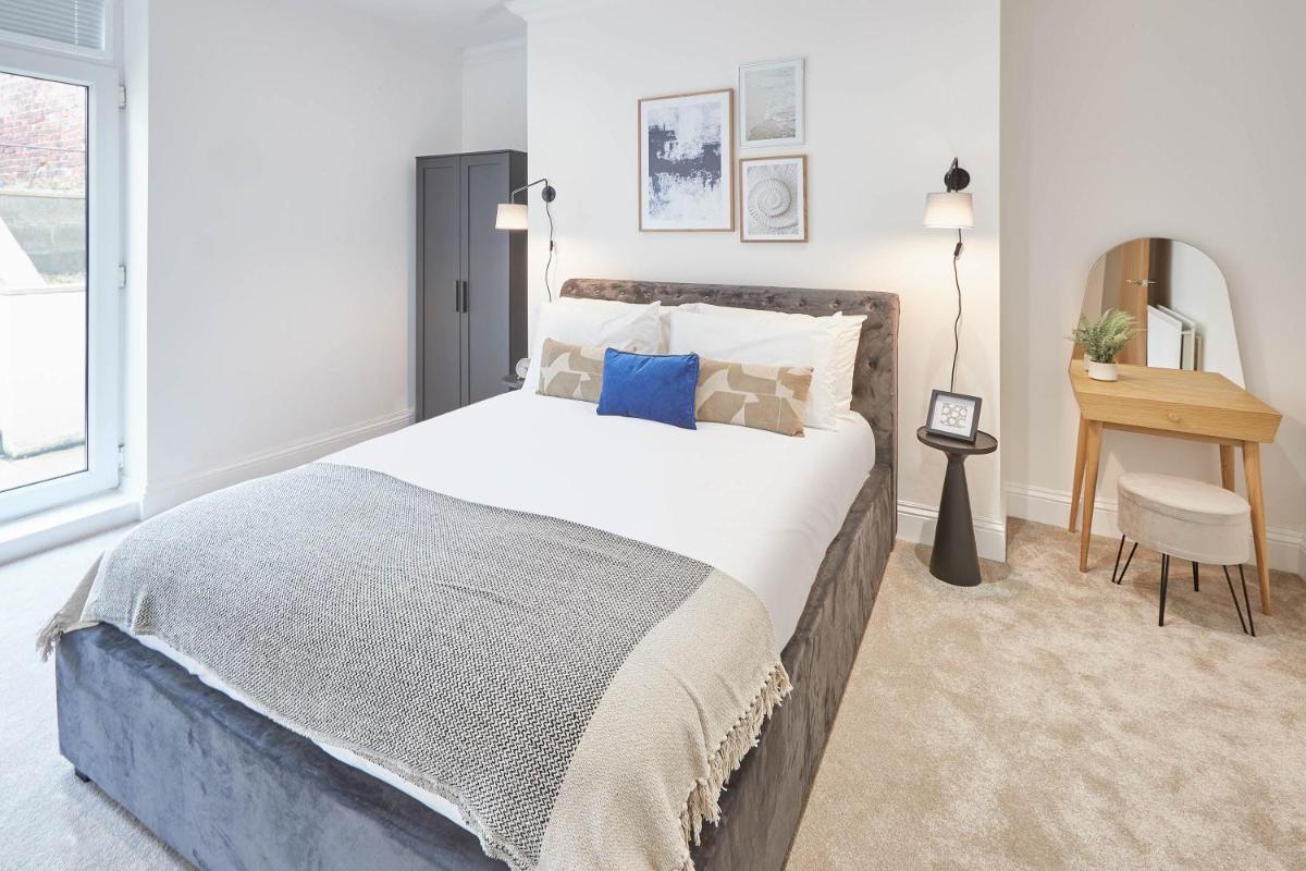 Host &amp; Stay - 39 Marine Parade - Housity