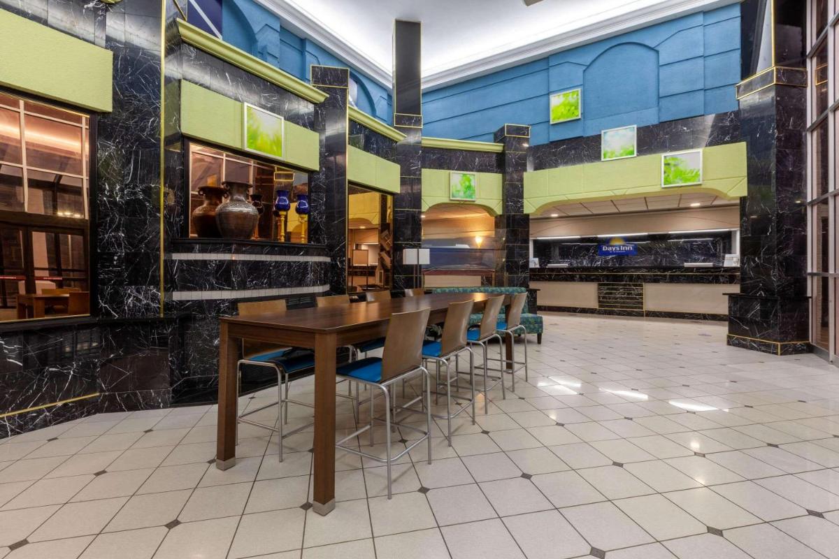 Days Inn by Wyndham Sandusky Cedar Point - Housity