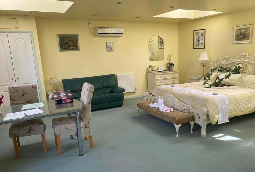 Pheasant Suites - Housity
