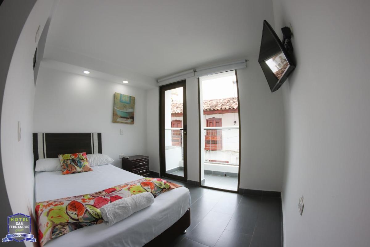Hotel San Fernandos Plaza - Housity