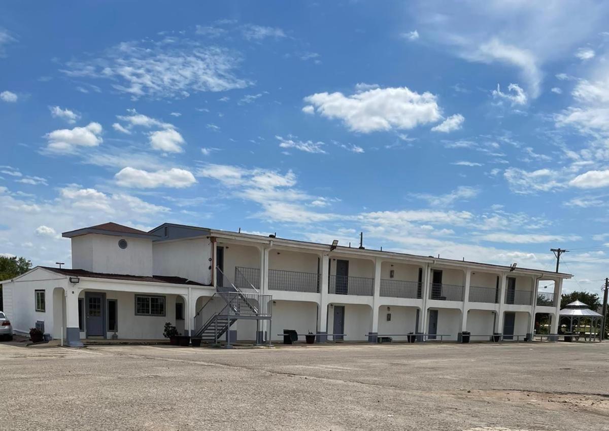 Dilley executive inn - Housity