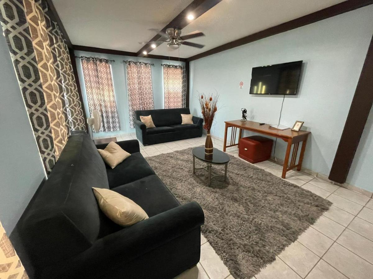 CHIC 3BR Sleeps up to 14 Guests Near Bacardi House - Housity