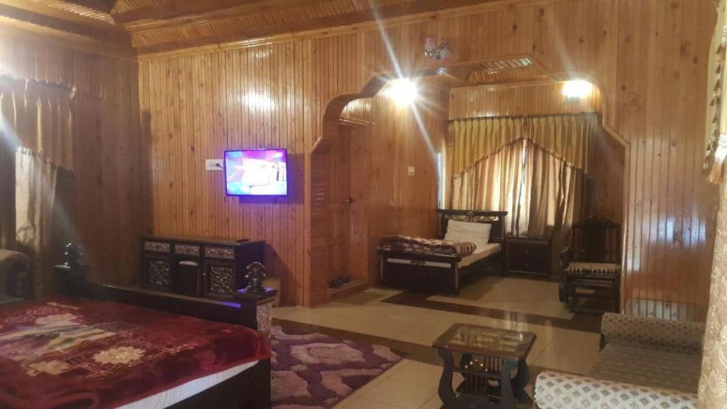 Deep Forest Hotel - Housity