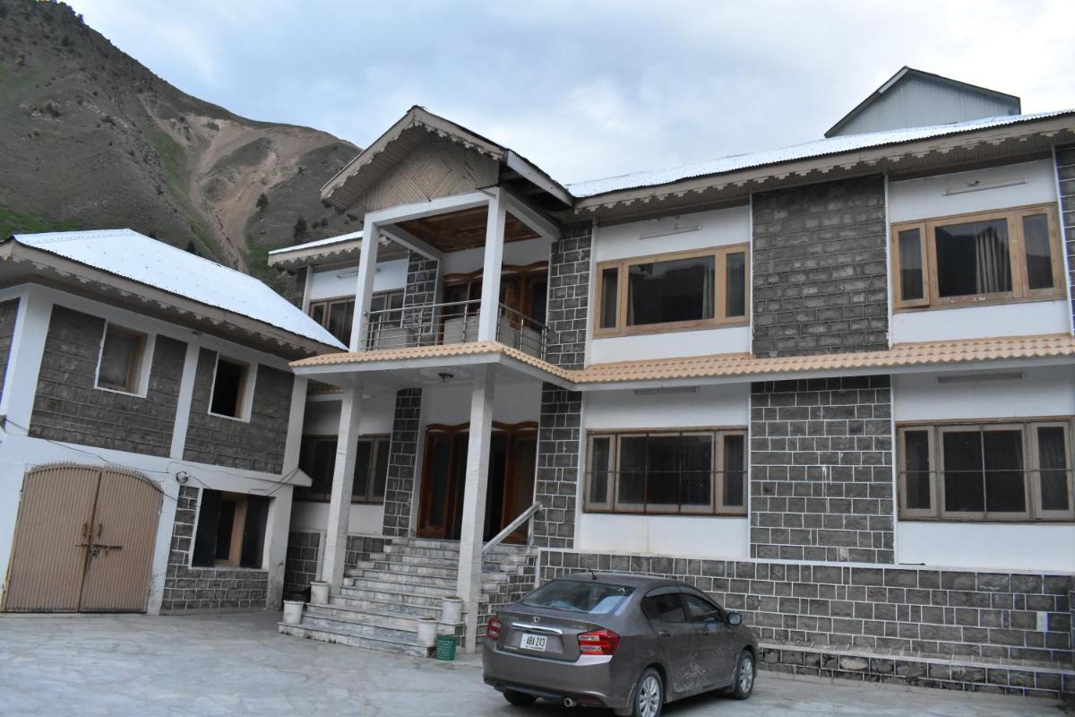 Deep Forest Hotel - Housity