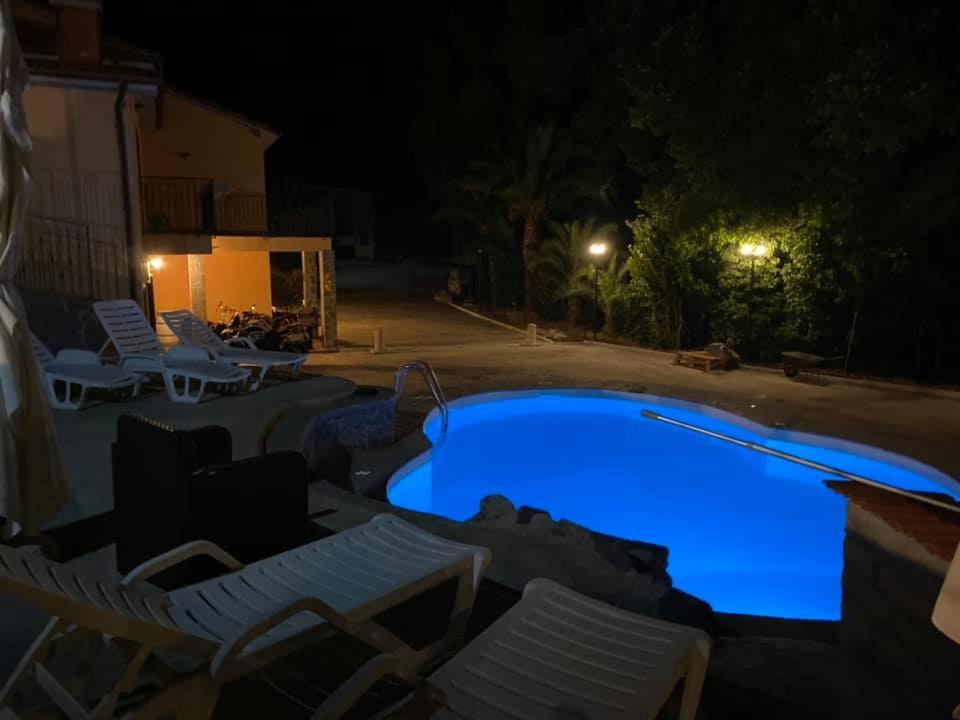 AIR B&B PLEASANT MOMENTS - Hizvo