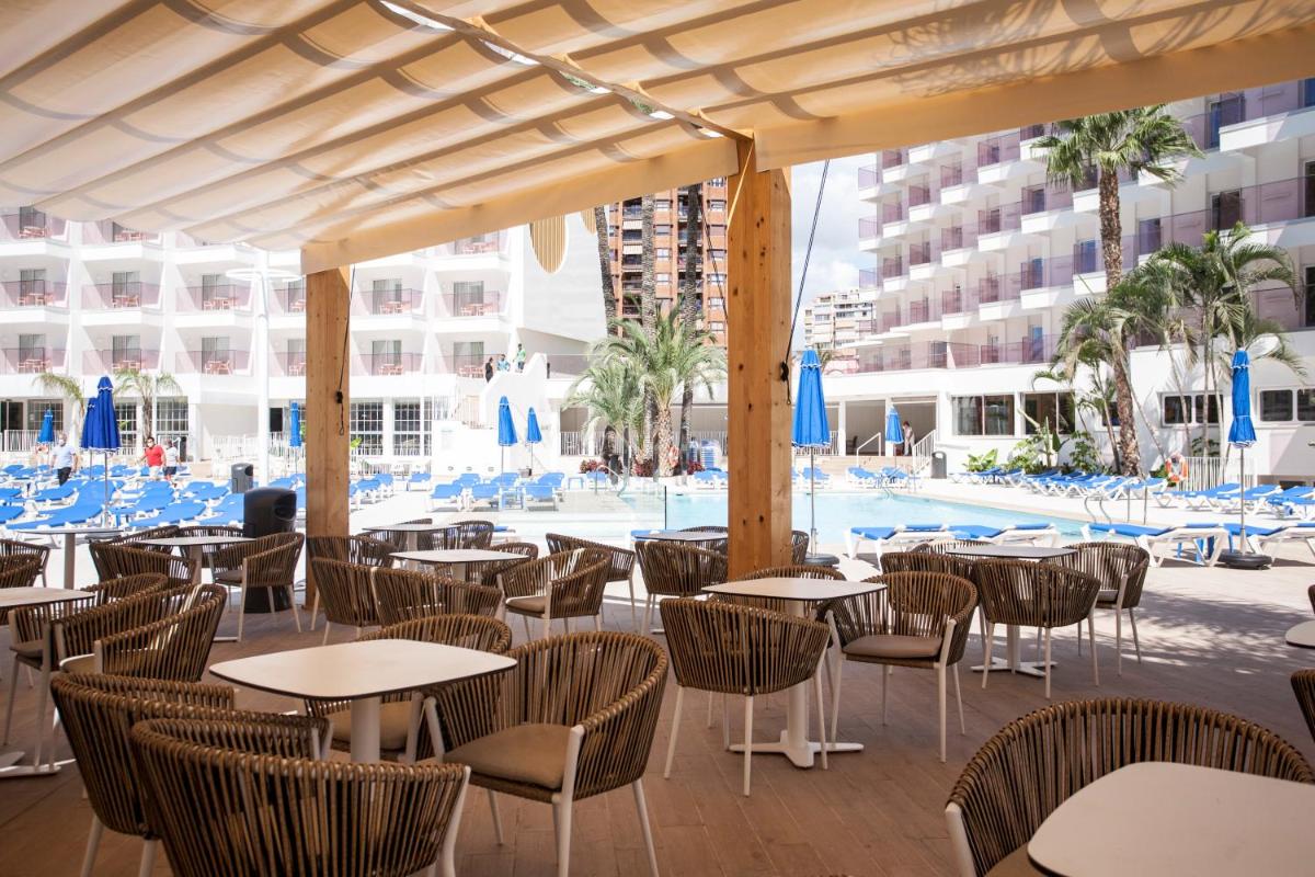 Un restaurante o sitio para comer en Ambassador Playa II