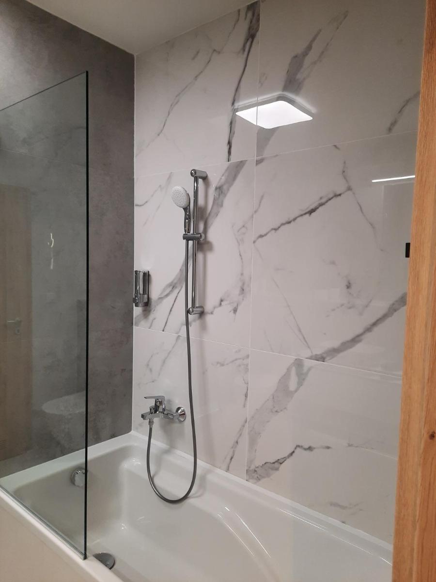 Suitetrails - BpR Space Grey Home with balcony