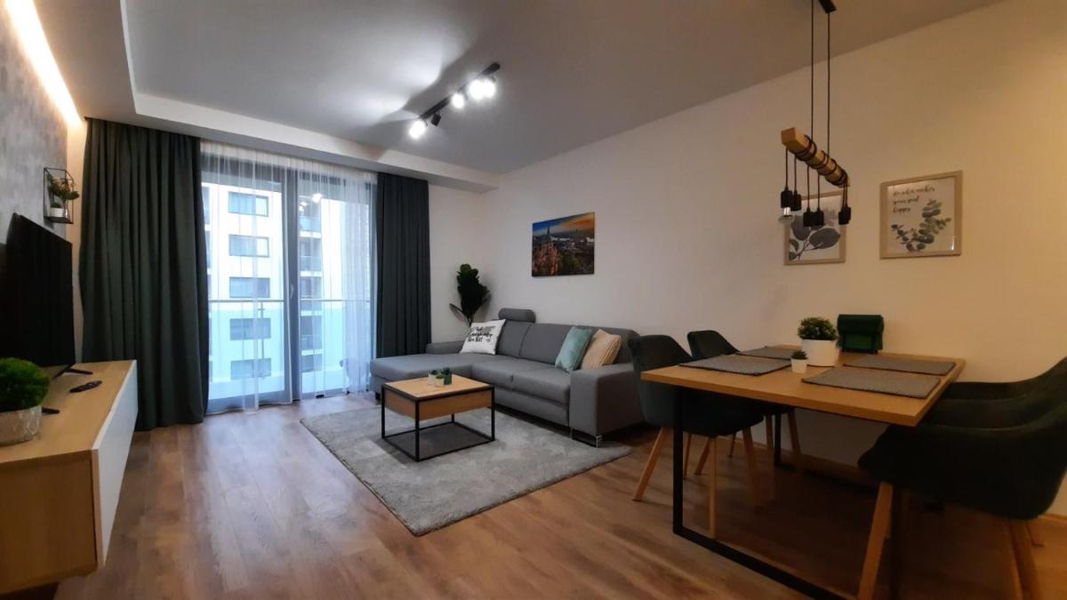 Suitetrails - BpR Space Grey Home with balcony