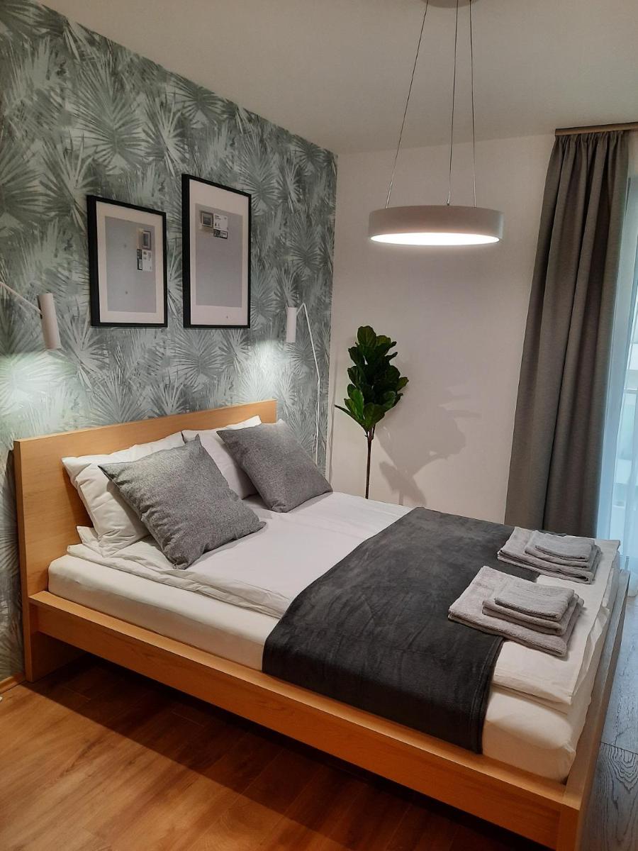 Suitetrails - BpR Space Grey Home with balcony
