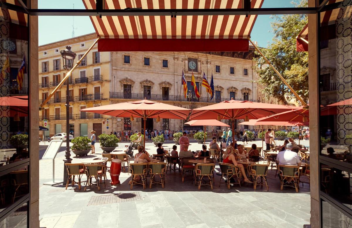 Un restaurante o sitio para comer en Hotel Cappuccino - Palma