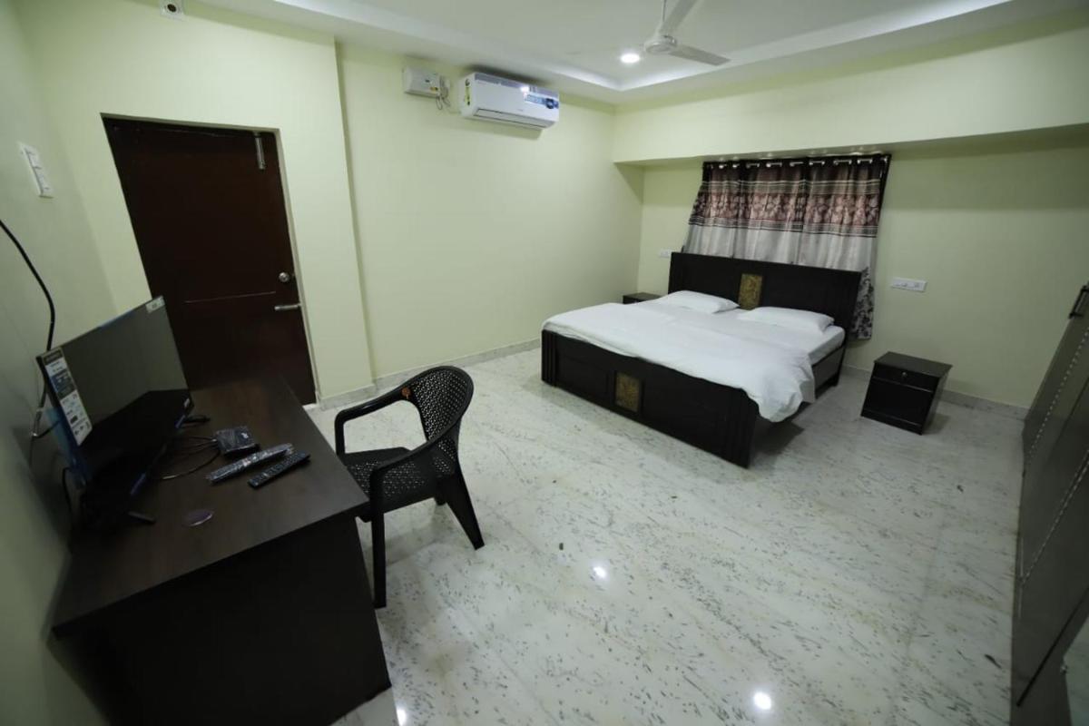 Royal Home Stay deluxe Room - Housity