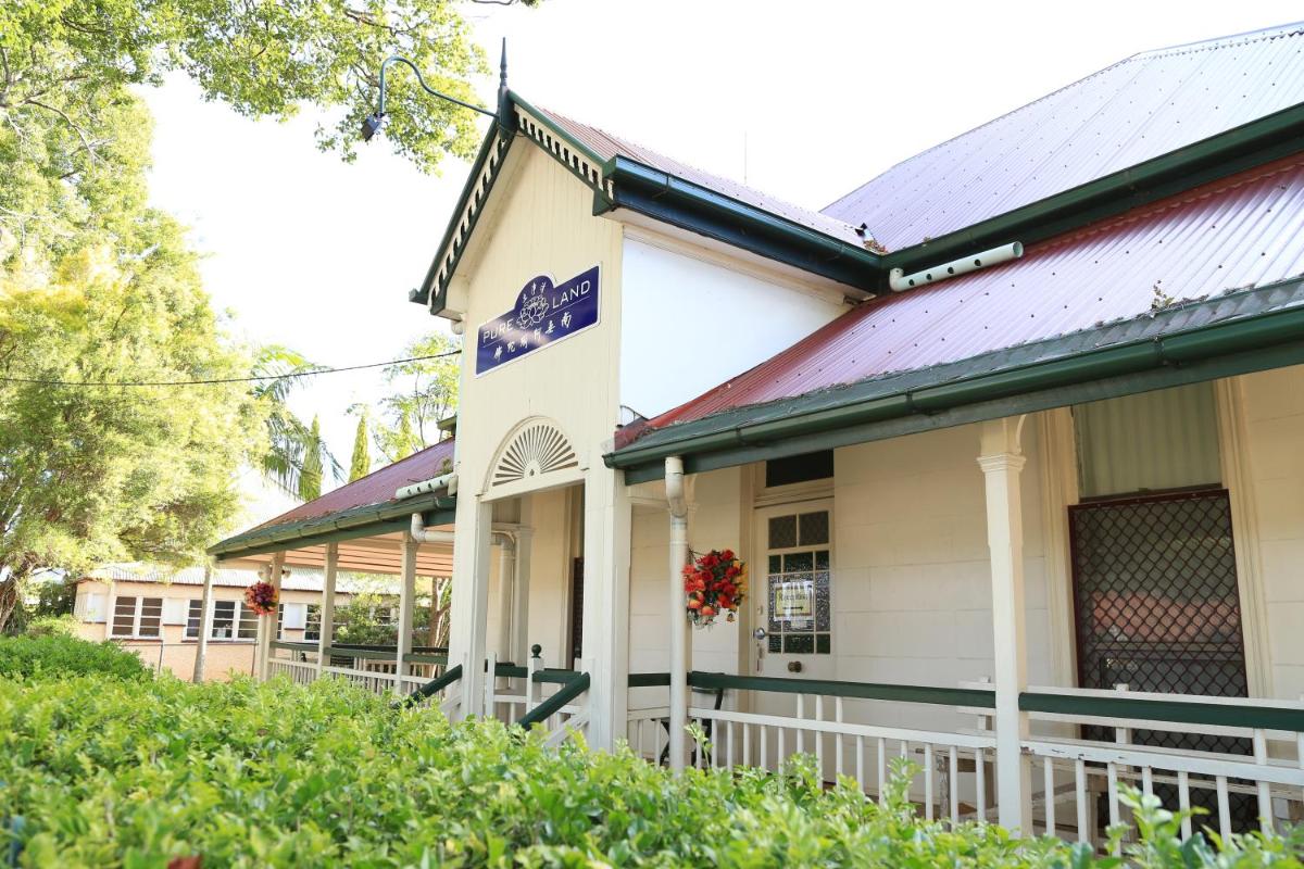 Pure Land Guest House - Housity