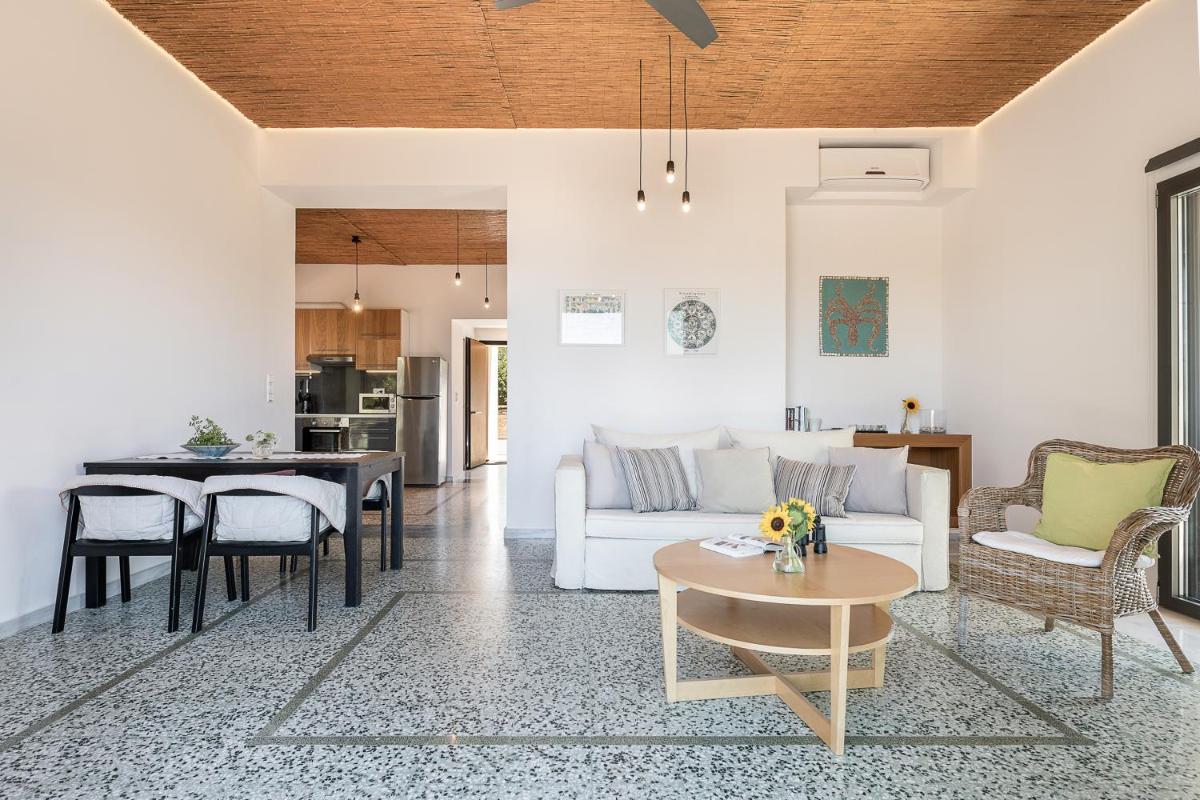 Myrtia Beach House - Housity