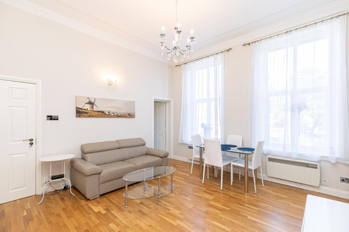 Holiday Beach Flat in Bournemouth, England, UK - Housity