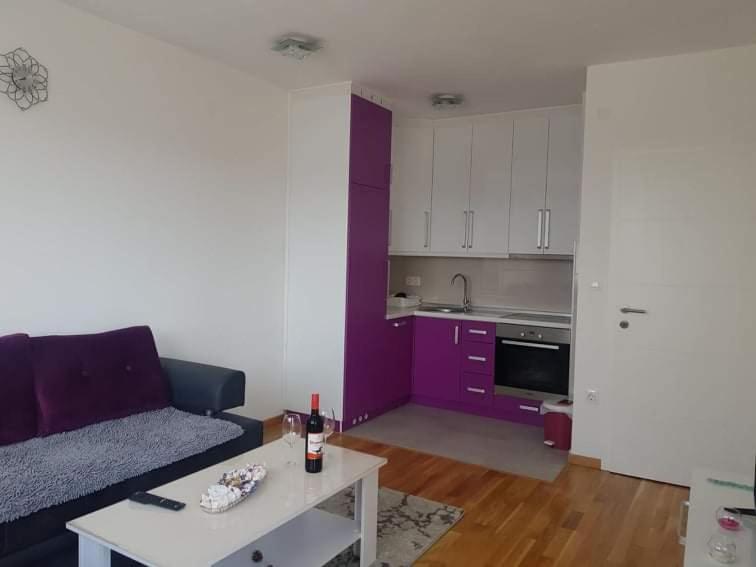 Stan na dan, Doboj - Housity