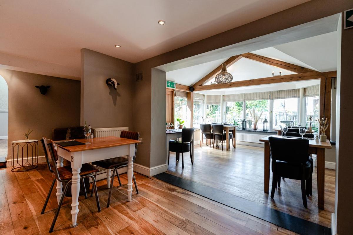 The Golden Lion, Newport, PEMBROKESHIRE - Housity