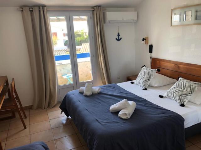 Hotel Le Bleu Marine - Housity