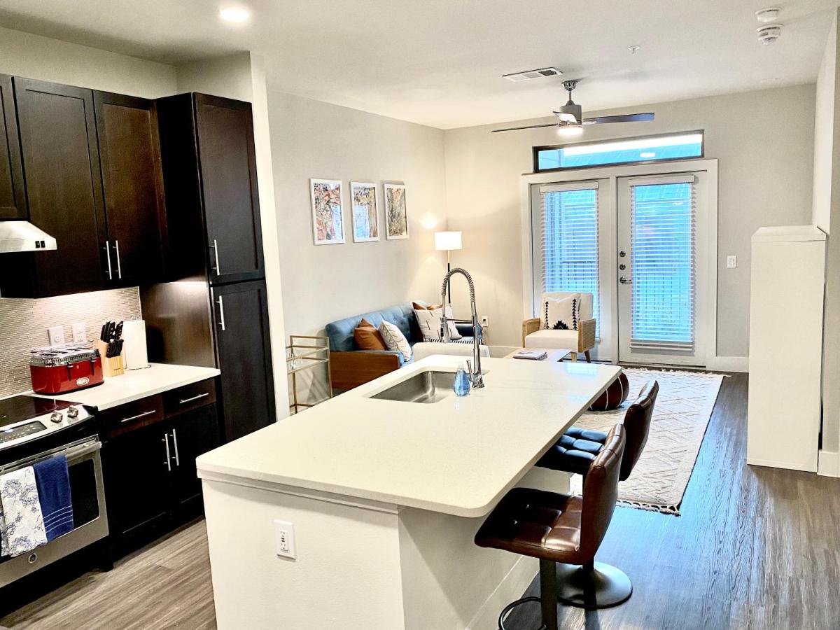 Pristine Apt-King Bed-Access to 3 Las Vegas Pools! - Housity
