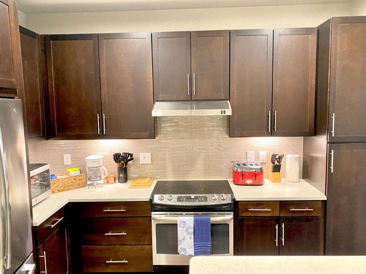 Pristine Apt-King Bed-Access to 3 Las Vegas Pools! - Housity