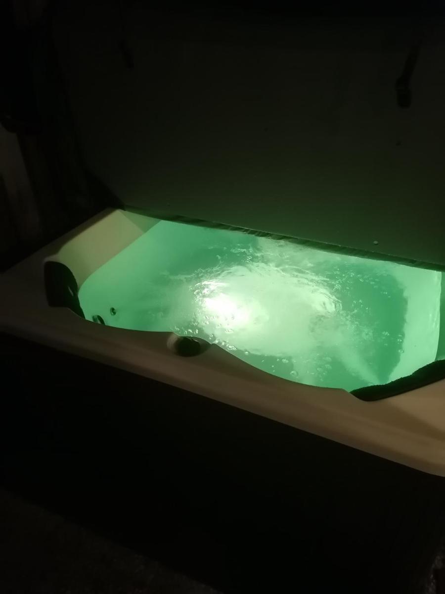 Aa Relaxen Sauna en Jacuzzi - Housity