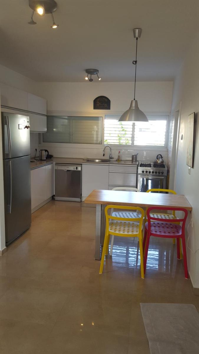 Room near Sheba Medical Center, and Bar Ilan, and TLV Airport - Housity